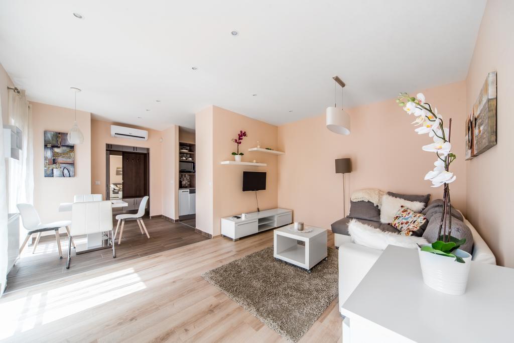 Klauzal 32 * Budapest
