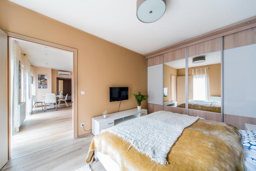Klauzal 32 * Budapest